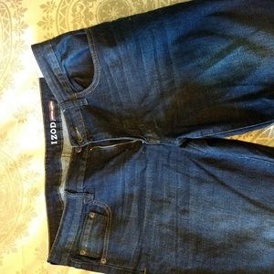 Mens Izod Comfort Stretch straight fit jeans.